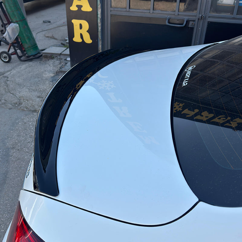 OneWay, Bagspoiler, Glossy Black, passer til Mercedes C-Class (W205) Sedan (2014-2021) inkl. AMG